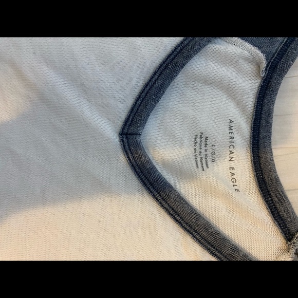 american eagle v-neck baseball tee - Picture 3 of 3